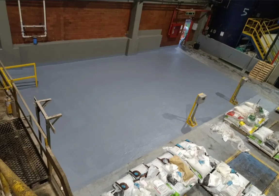 Losa técnica con pintura epóxica en planta de Cosmoagro, Zona Franca del Pacífico